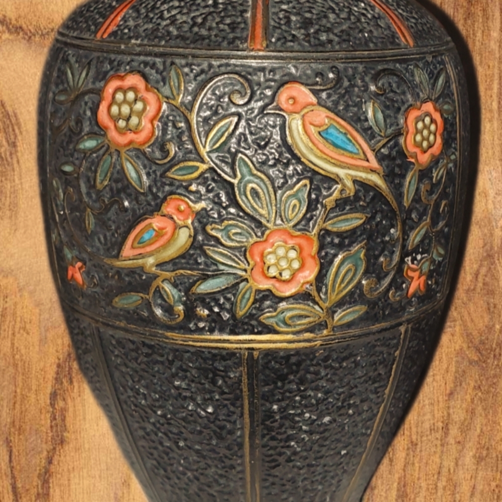 Vintage from the 1920sDescriptionThis is a beautiful Tokanabe vase